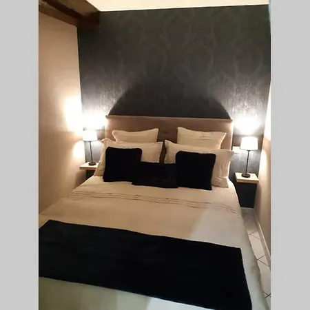 Le Petit Saint Nicolas, En Plein Centre Beaune (Cote d'Or)