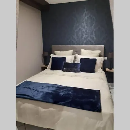 Le Petit Saint Nicolas, En Plein Centre *