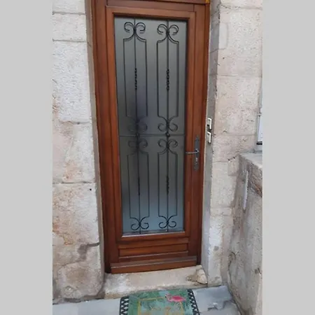 Le Petit Saint Nicolas, En Plein Centre *