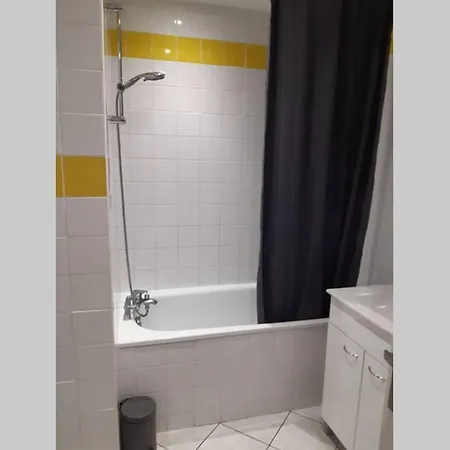 Le Petit Saint Nicolas, En Plein Centre