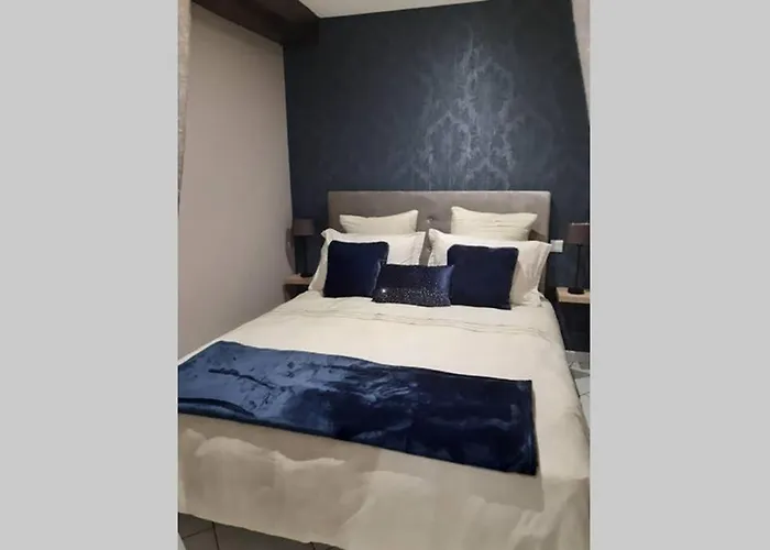 Le Petit Saint Nicolas, En Plein Centre *