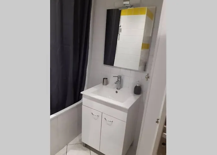 Le Petit Saint Nicolas, En Plein Centre