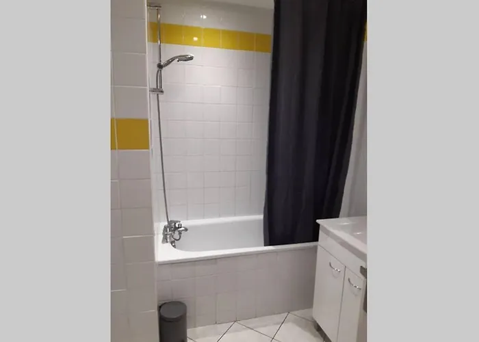 Le Petit Saint Nicolas, En Plein Centre